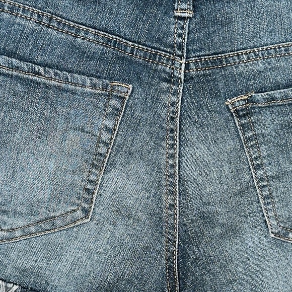 MUDD High-Waisted Frayed Hem Denim Shorts Sz 5 Distressed - Picture 7 of 11